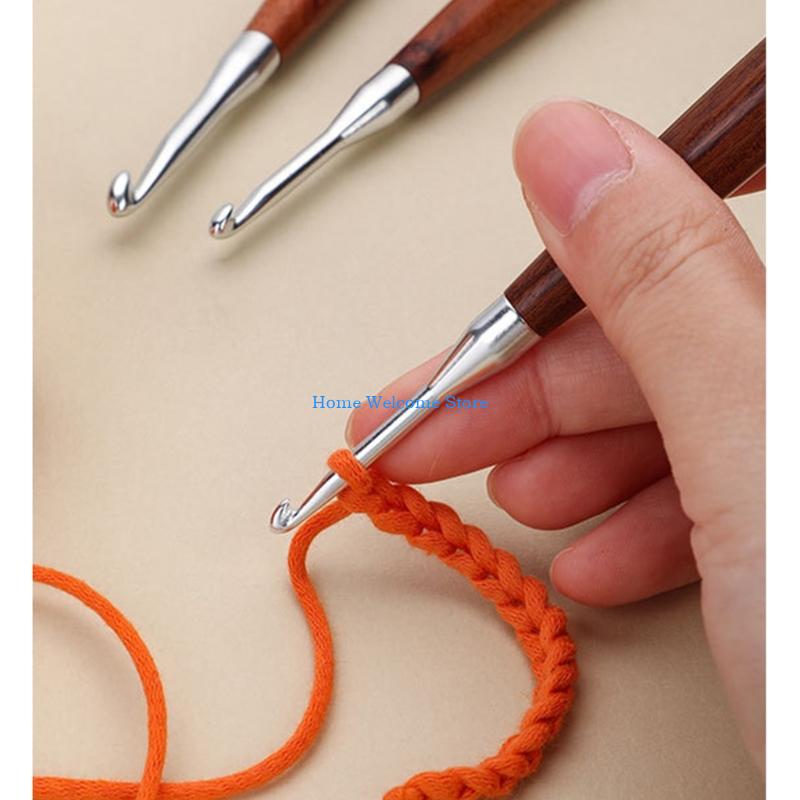 F68E 8 Pezzi Uncinetto con Man - Wooden Crochet Hooks Ergonomic Handle recensione e prezzo